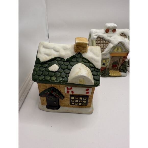 Christmas Village Figurines Unbranded 3” X 2.5” X 3” Four‎ Piece - Picture 2 of 16